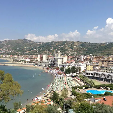 Holiday home Blue Bay & *
